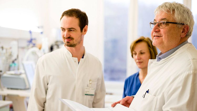 Facharzt oder Weiterbildungsermächtigung