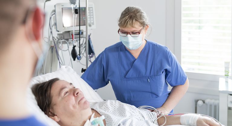 Intensivpflege bei MEDICLIN – auf Intensivstationen, in der Neurologischen Frühreha (Phase B) und in der Notfallambulanz.