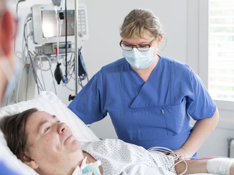 Intensivpflege bei MEDICLIN – auf Intensivstationen, in der Neurologischen Frühreha (Phase B) und in der Notfallambulanz.