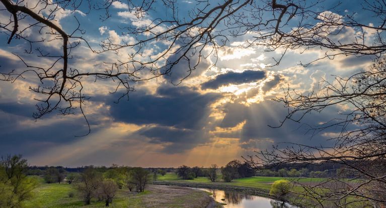 Sonnenuntergang am Fluss Mulde in der Dübener Heide