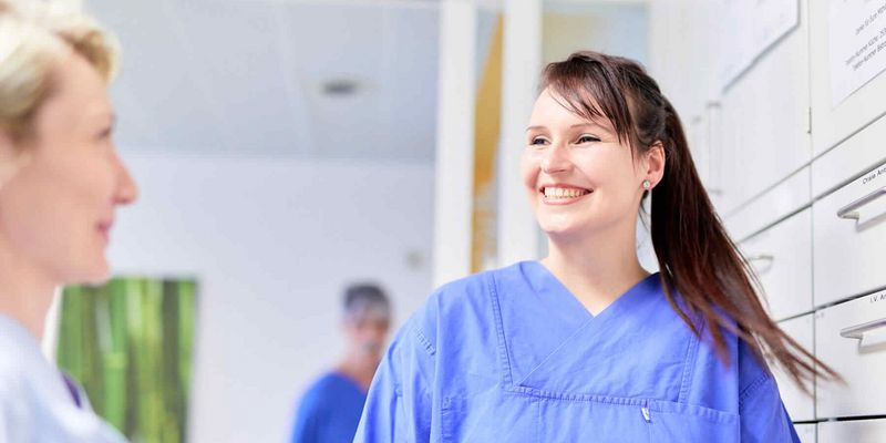 Pflegekräfte bei MEDICLIN. Wir suchen Pflegekräfte für Akuthäuser, Reha-Kliniken und Intensivstationen