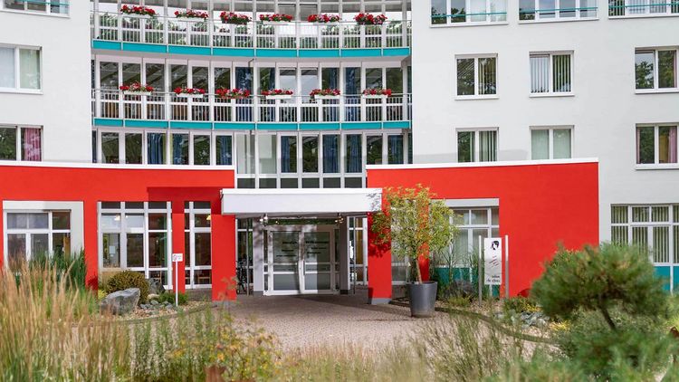 Eingang MEDICLIN Seepark Klinik 